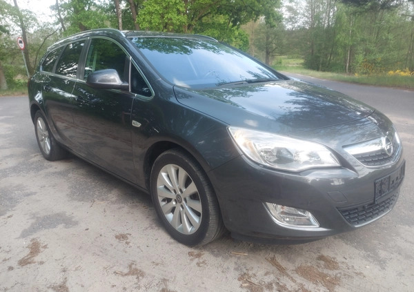 Opel Astra cena 17999 przebieg: 192000, rok produkcji 2012 z Margonin małe 67